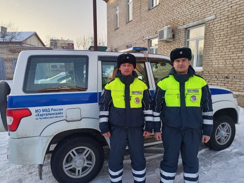 Житель Карталов поблагодарил инспекторов ГИБДД за спасение жизни – полицейские вовремя доставили его в больницу